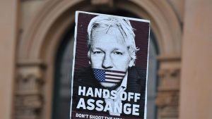 JULIÁN ASSANGE – La libertad de expresión, encarcelada