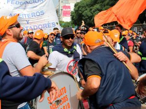 Lee más sobre el artículo Cómo transformar el histórico triunfo de los aceiteros en un triunfo de todo el Movimiento Obrero