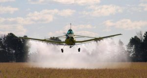 Lee más sobre el artículo Chaco: empresarios rurales fumigan sobre dos pueblos y 700 personas tuvieron que ser hospitalizadas