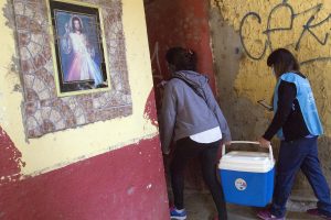 Lee más sobre el artículo Pandemia, casos récord y falsas soluciones