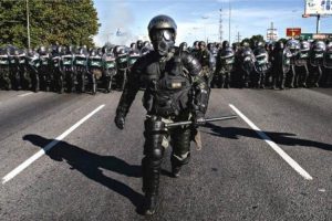 Lee más sobre el artículo PARAR LAS BALAS CON LAS MANOS