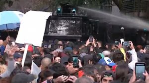 Lee más sobre el artículo REPUDIAMOS LA REPRESIÓN LLEVADA ADELANTE POR LA POLICÍA DE LA CIUDAD DE LARRETA CONTRA QUIENES SE MANIFESTABAN EN LA CASA DE CFK.