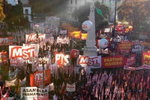 Lee más sobre el artículo EDITORIAL – Frente a la crisis del régimen, ¿qué política tiene la izquierda?